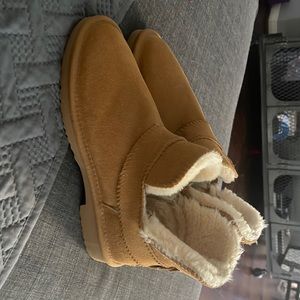 NWOT UGG McKay booties